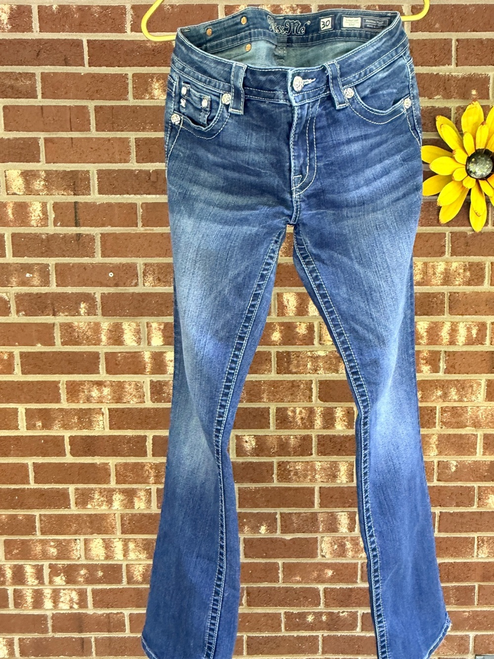 Miss Me Cross Pocket Signature Women’s Jean Size 30 Style tip included